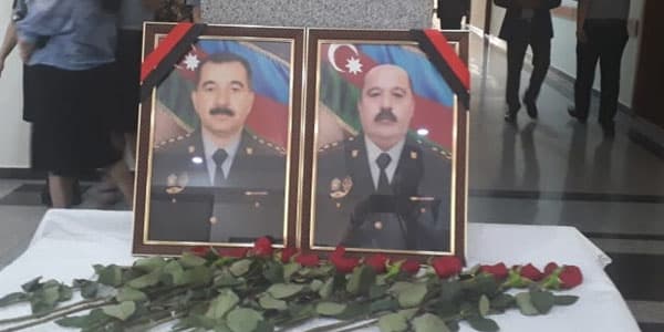 Prezident Gəncədə şəhid olan polis zabitlərini təltif etdi