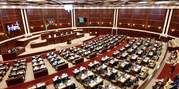 Deputatlar tətilə çıxır: nə qədər məzuniyyətpulu alacaqlar?