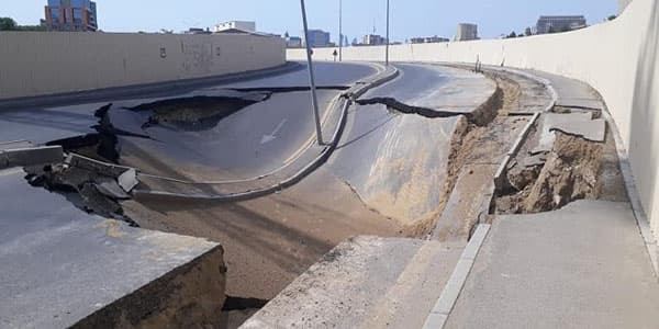 Bakının mərkəzindəki avtomobil yolu bu səbəbdən çöküb (FOTO/VİDEO/YENİLƏNİB)