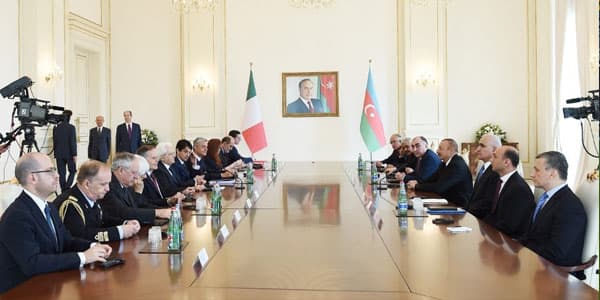 Azərbaycan və İtaliya prezidentlərinin geniş tərkibdə görüşü olub (FOTO)