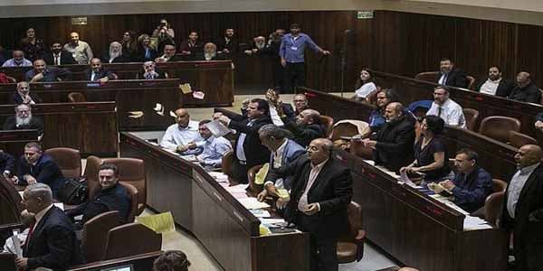 İsrail ərəb dilinin statusunu ləğv etdi