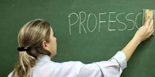Azərbaycanda professorların sayı azaldı