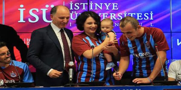 Dünyanın ən gənc transferi: 6 aylığında müqavilə imzaladılar (FOTO)