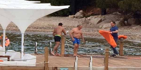 Nazarbayev Bodrumda cangüdənləri ilə dənizə girdi (FOTO)