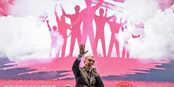 Aparıcı Ərdoğana diktator dediyi üçün işdən çıxarıldı