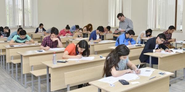Dövlət qulluqçusu olmaq istəyənlər imtahan verir