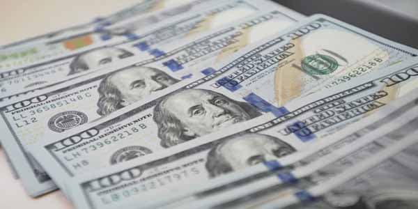 Türkiyədə dolların məzənnəsində rekord: 5 TL  