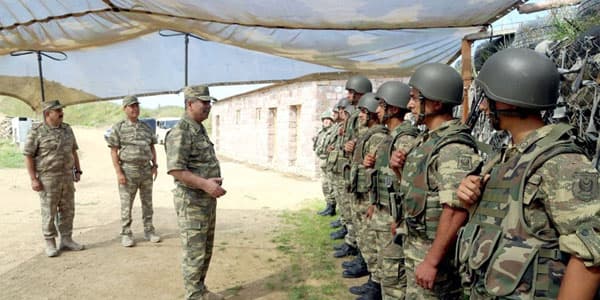 Müdafiə naziri cəbhəboyu zonada yerləşən bölmələrin qışa hazırlığını yoxlayıb (FOTO/VİDEO)