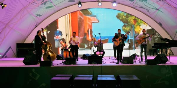 114 yaşı olan Kuba musiqi qrupu Qəbələdə (FOTO)