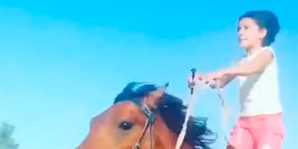 Hər kəs maşınla yarışan bu azərbaycanlı qızdan danışır (VİDEO)