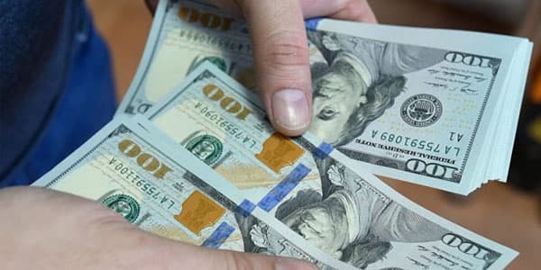Azərbaycan banklarında dollar satışına limit qoyulmasının səbəbi açıqlandı