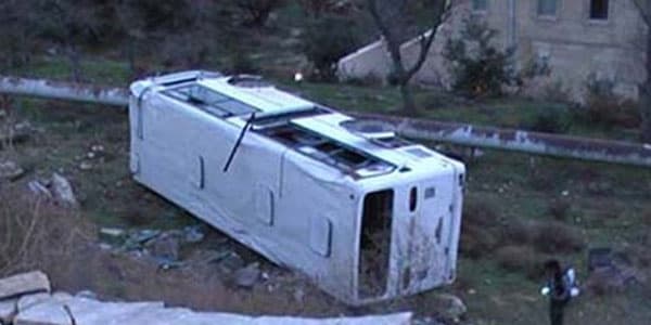 Bakıda sərnişin avtobusu dərəyə aşdı: ölən var (YENİLƏNİB)