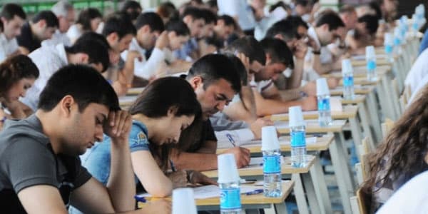 Ali məktəblərə keçid balları aşağı salına bilər? (VİDEO)