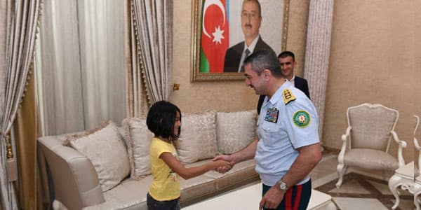 General at çapan Gülayı qəbul etdi (FOTOLAR)