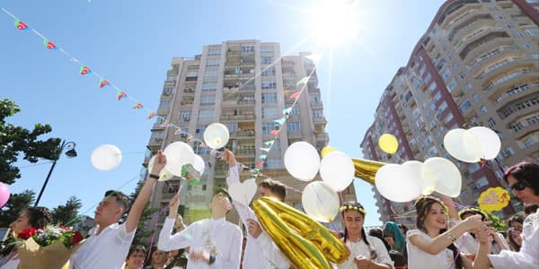 Məktəbi qızıl və gümüş medalla bitirən məzunların sayı açıqlandı (SİYAHI)