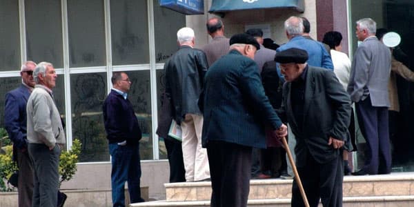 Təqaüdçülərə şad xəbər: pensiyalar hesablara köçürüldü