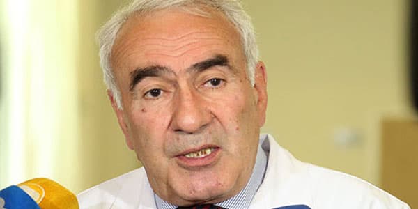 Baş pediatrdan ağır vəziyyətdə olan körpə ilə bağlı açıqlama