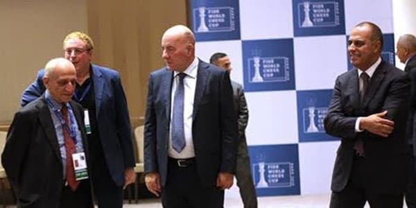 Elman Rüstəmov şahmatçıların maaşını vermir