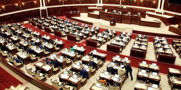 Deputatlar tətildən qayıdırlar