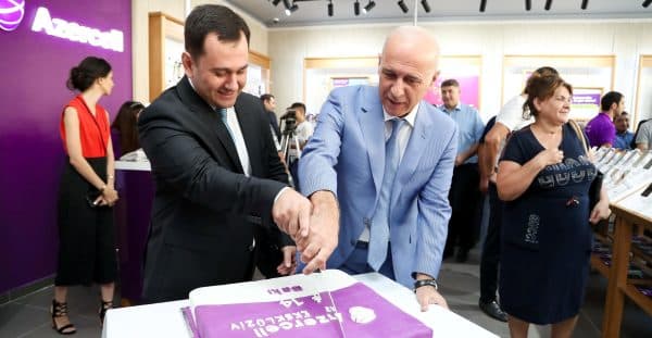 Azercell-in daha bir Eksklüziv mağazası abunəçilərin ixtiyarında (R)