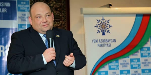 Millət vəkili “Kəpəz”in avtobusunu əlindən aldı