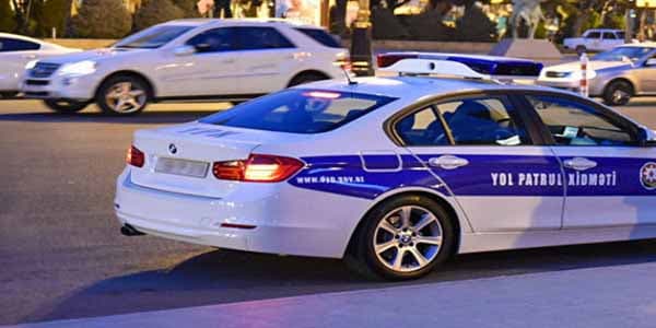 Sürücü yol polisinə sənəd təqdim etməlidirmi? (VİDEO)