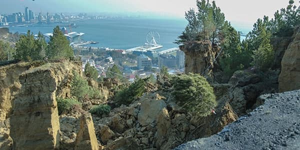 Bəzi yollarda sürüşmə və uçqun prosesləri aktivləşib