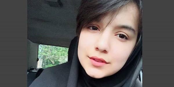 "Səni deyirlər"i başıaçıq oynayaraq aksiyanı başladan iranlı qız həbs olundu (FOTO/VİDEO)