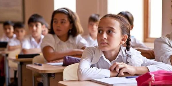 Bakı məktəblərində şagird sıxlığı var (RƏSMİ)