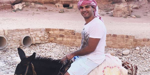 Azərbaycanlı nazir oğlu eşşək belində (FOTO)