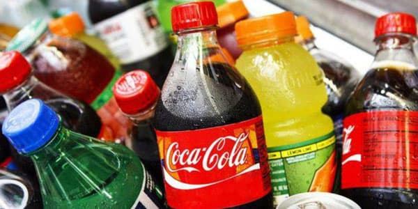 Azərbaycanda sərinləşdirici içkilər niyə plastik qablarda satılır?