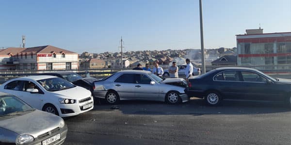 Bakı-Quba yolunda zəncirvari qəza: tıxac yarandı (FOTOLAR)