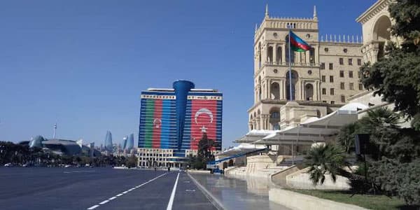 Sabahkı hərbi paradın aparıcısı dəqiqləşdi