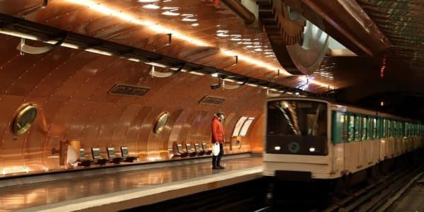 1400 sərnişin 3 saat ərzində tuneldə qaldı