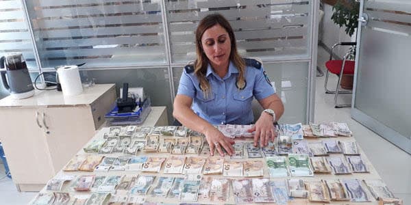 Azərbaycanlı dilənçinin üstündən çıxan pullar hamını şoka saldı (FOTOLAR)