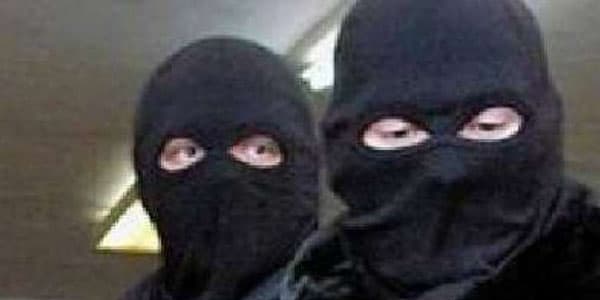 Azərbaycanda iki nəfər maskalı şəxs avtomatla evə hücum etdi