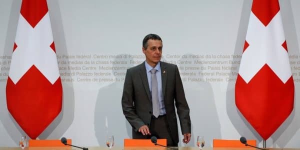 İsveçrə rus diplomatları ölkədən qovur