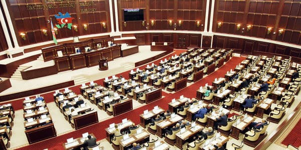 Parlamentin bütün komitə iclasları ləğv edildi