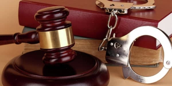 Bakıda ölüm işinə görə tutulan şəxs bəraət aldı, məhkəmədə özündən getdi