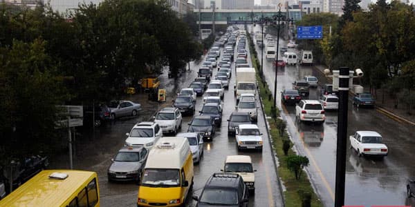 Bakıda yenə tıxac yarandı, avtobuslar gecikdi
