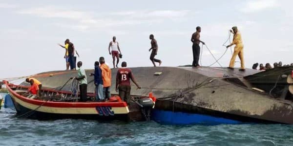 Sərnişin gəmisi qəzaya uğradı: ölü sayı 86 nəfərə çatdı (FOTO/YENİLƏNİB)