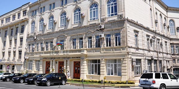 Konstitusiya Məhkəməsi dollar kreditlərilə bağlı qərarını açıqladı