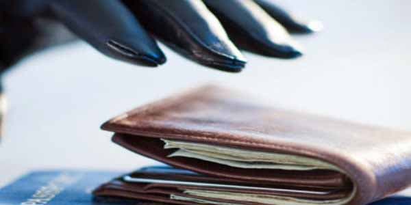 İçərisində 3200 manat olan pul kisəsi itib