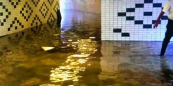 Bakı metrosunu su basdı (VİDEO)