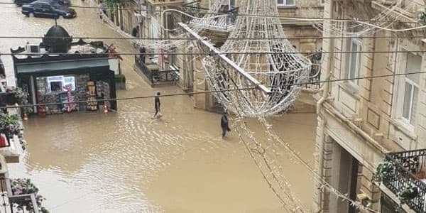 FHN-dən yağışın yaratdığı fəsadlarla bağlı rəsmi məlumat