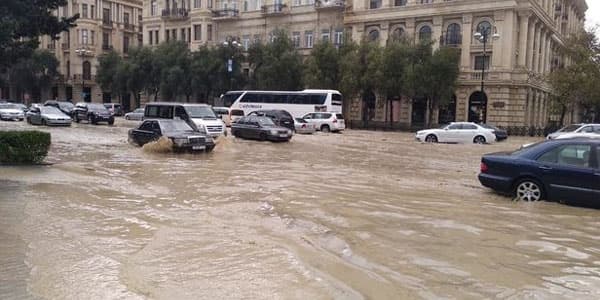 "Azərsu" Bakını bürüyən selin səbəbini açıqladı (RƏSMİ)