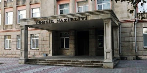 Nazirlikdən summativlərə görə şagirdlərdən pulun yığılmasına reaksiya