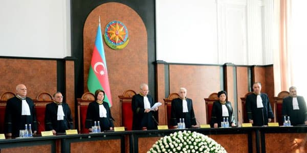 Konstitusiya Məhkəməsində dollar kreditlərilə bağlı qərara yalnız bu hakim etiraz edib