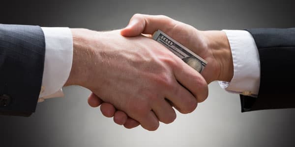 Bəzi gömrük məmurları korrupsiya hallarında iştirak edir (RƏSMİ)