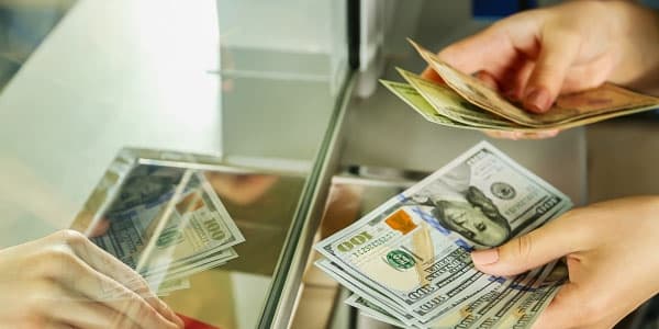 Neftin qiyməti sürətlə artır: manat bahalaşa bilərmi?